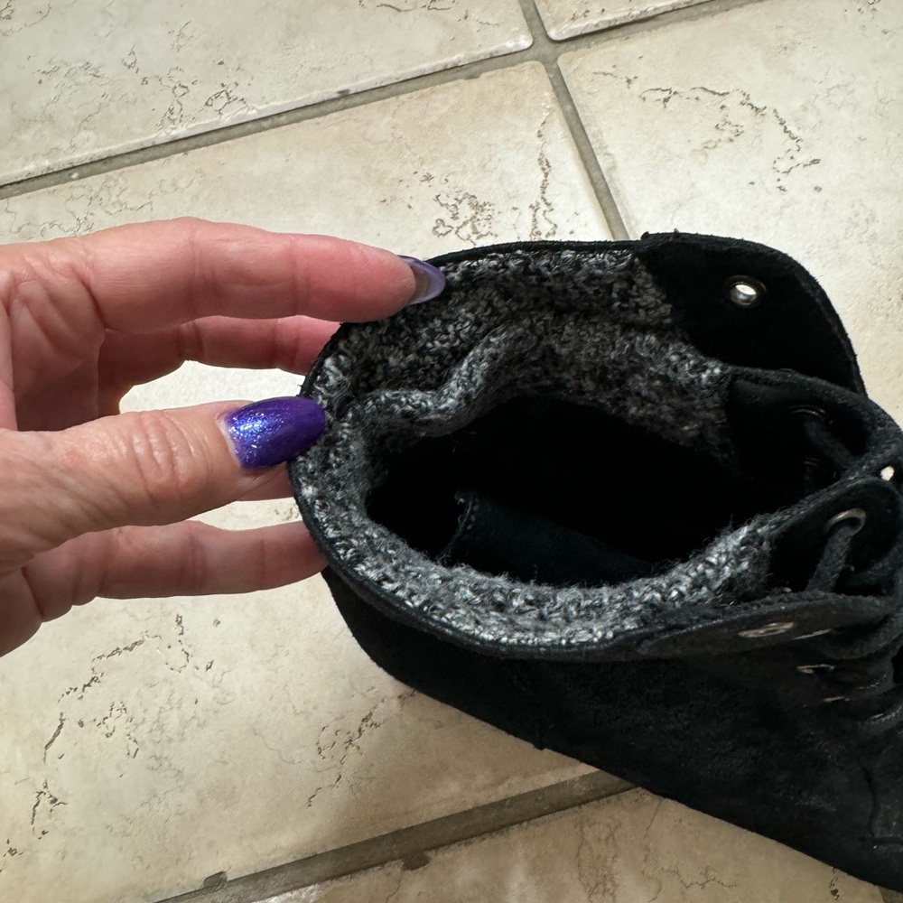 Arizona black boots. Faux suede. Laces. Knit at the top. Size 11 GUC - Picture 8 of 8
